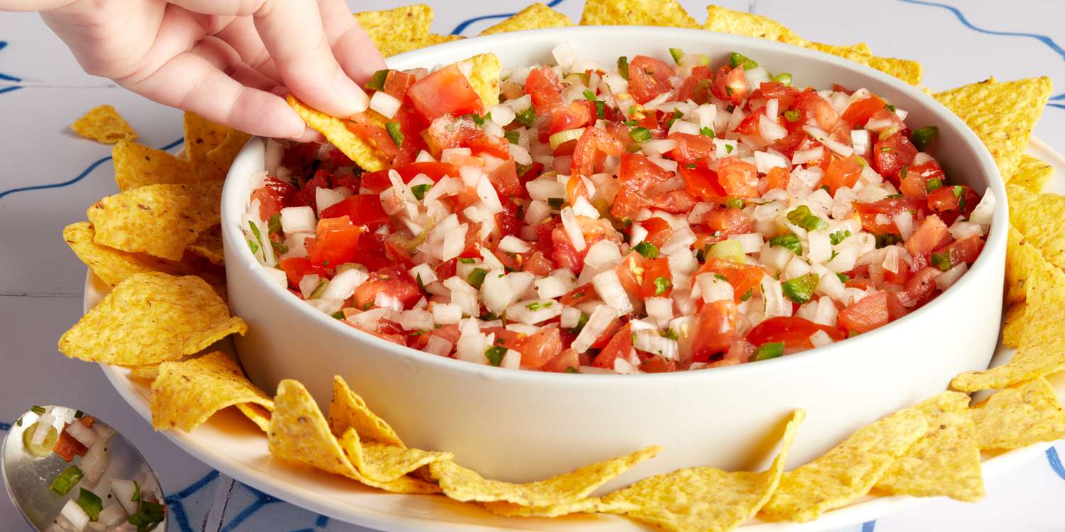 Do you love pico de gallo like I do? It’s a classic Mexican tomato dip (or sauce) that adds a fresh, healthy, low-calorie boost of flavor to just about any Mexican meal