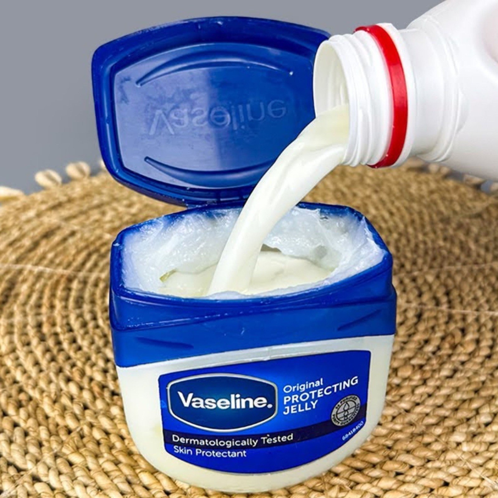 Just Pour Milk into Vaseline! Never Buy This From the Store Again – Only 2 Ingredients!