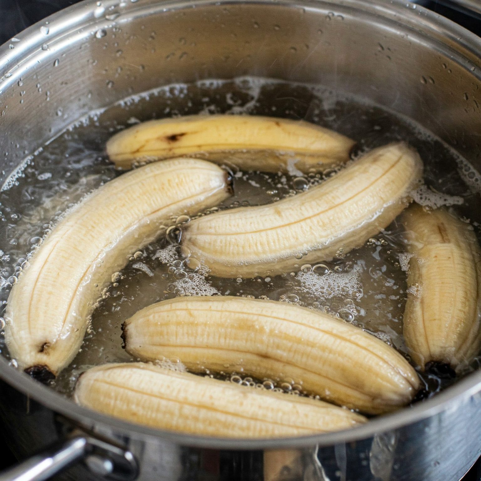 Boil 3 bananas before bed: why many are doing it